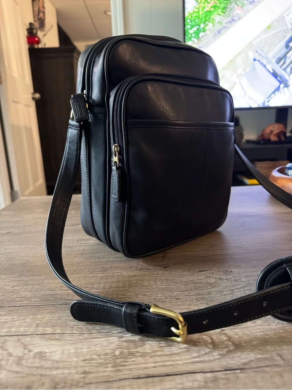 VINTAGE INTERNATIONAL TRAVEL BAG No. 511  1998